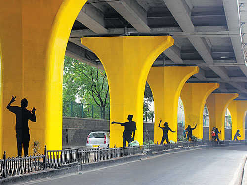The silhouette paintings under KH&#8200;Double Road Flyover. Photo bY JAAGA