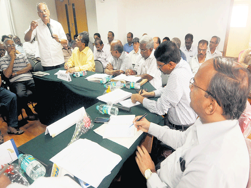 seeking solutions: BBMP Administrator T M Vijay Bhaskar conducts 'Janaspandana' at the BBMP office in Jayanagar on Thursday. BBMP Commissioner G Kumar Naik and others are present. DH photo