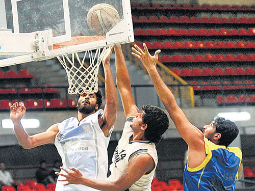 big effort Akashdeep Hazra (left), A&#8200;Aravind (centre) and Rikin Pethani during the selection trials on Friday. DH PHOTO