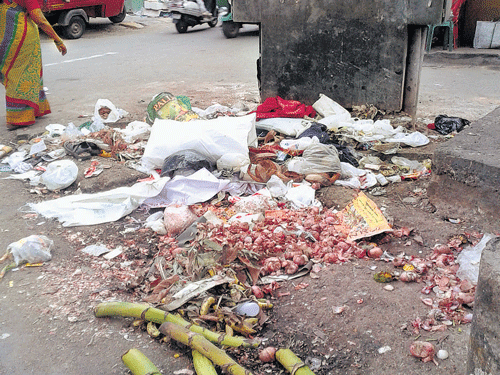 Garbage lies uncleared at Mariyappanapalya in Rajajinagar. DH&#8200;Pphoto
