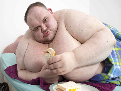 Carl Thompson, UK's fattest man, weighing 412 kg, dies at 33. Screen Grab