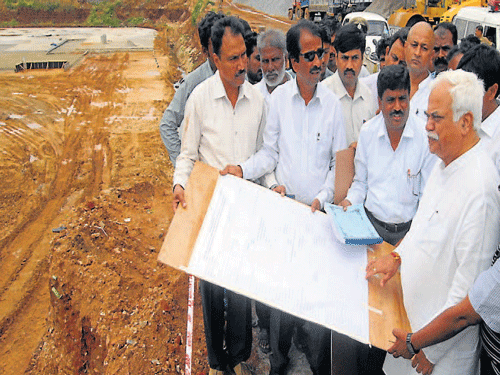 Tourism and Higher Education Minister R V Deshpande, MLA Vasu and others inspect the Maharani's Commerce College building site at Paduvarahalli, in Mysuru, on Tuesday. DH photo