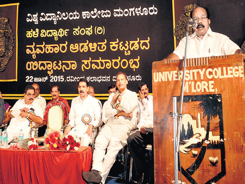 Former union minister and MP M Veerappa Moily speaks after inaugurating the second phase of the business management building, at University College in Mangaluru on Monday. DH photo