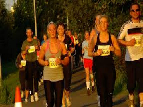3,000 Icelanders on Tuesday night came out of their homes on to the brightly-lit streets for a run under the midnight sun. Screen Grab