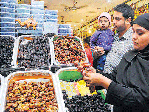 People buying delicious dates on the occasion of Ramzaan.