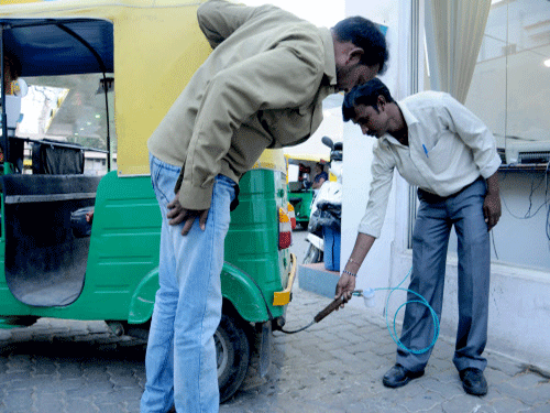 The centres, according to the CCB, were issuing fake emission testing certificates and would test vehicles without following the due procedure prescribed by the transport department. DH file photo. For representation purpose
