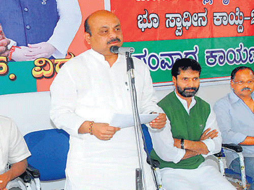 Former minister Basavaraj Bommai speaks at an interaction on Land Acquisition Act in Chikkamagaluru on Friday. DH photo