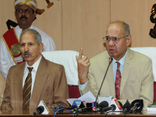 'In the meantime, based on a complaint Upalokayukta Justice Subhash B Adi directed SP Sonia Narang to conduct an investigation. In the above circumstances I have taken up a suo motu investigation by invoking Section 7 (1) (b) of the Karnataka Lokayukta Act,' Justice Rao told a press conference here on Friday. DH photo