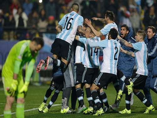 Argentina players huddle. AP File Photo.