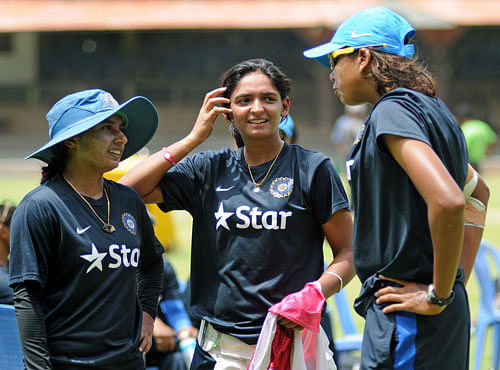 Indian women cricket team captain Mithali raj (left) interacting with Harmanpreet Kaur and fast bowler Jhulan Goswami during their practice session ahead of India Vs New Zealand one day cricket match at Shree M Chinnaswamy Stadium. DH photo