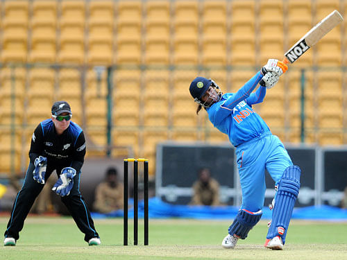 Fast bowler Jhulan Goswami of team India in action who scored 57 runs against New Zealand during the India Vs New Zealand one day cricket match at Shree M Chinnaswamy Stadium in Bengaluru on Sunday.  DH Photo.