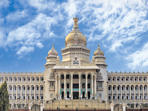 Vidhana Soudha in Bengaluru reflects European style of architecture.