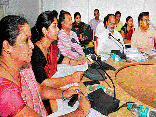 help just a call away: Deputy Commissioner C&#8200;Shikha, Additional Deputy Commissioner  M&#8200;S&#8200;Archana,&#8200;Zilla Panchayat&#8200;CEO P&#8200;A&#8200;Gopal, Assistant&#8200;Commissioner&#8200;Saeeda Aiisha, Senior Deputy Director for Food and&#8200;Civil Supplies Department K&#8200;Rameshwarappa at the DC's phone-in programme, in Mysuru, on Thursday. dh photo