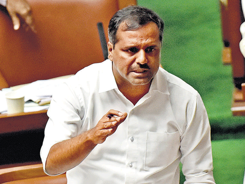 Health and Family Welfare Minister U T Khader speaks in the Legislative Assembly in Bengaluru on Thursday. DH PHOTO