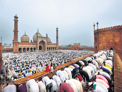 People offer Eid-ul-Fitr prayers at JamaMasjid inNewDelhi, on Saturday. Eid-ul-Fitr marks the end of the holy fastingmonth of Ramzan. AP