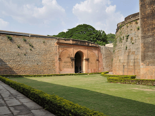 Bangalore fort, image courtesy:wiki