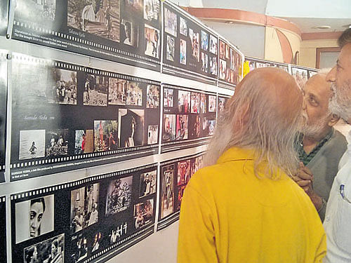 informative The photo exhibition in progress.