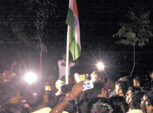 TRYST WITH DESTINY: Enclave dwellers hoist the Indian Tricolour on July 31 midnight at Mashaldanga in Cooch Behar, which used to be one of the largest Bangladeshi enclaves in India. DH photo