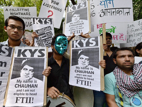 FTII students agitate for the removal of the FTII Chairman Gajendra Chauhan at Jantar Mantar in New Delhi. PTI