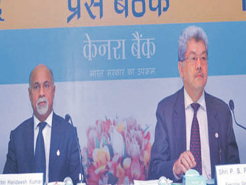 Canara Bank executive directors Harideesh Kumar (left) and P S Rawat in Mumbai on Wednesday. DH Photo