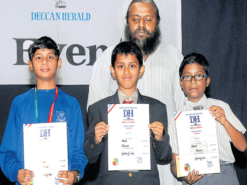 Junior section winners Mithilesh Sai Y (second), Raghav Balakrishnan (first) and Krishanu Dey (third) with quiz master Arul Mani. DH photo