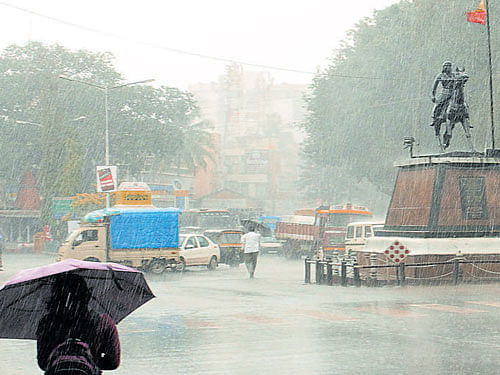 Showers lash Belagavi city on Thursday. DH photo
