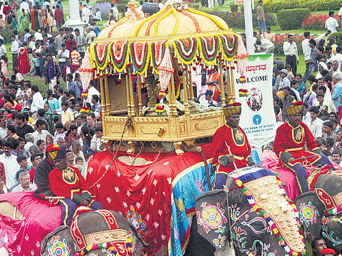 A high-power committee and an executive committee, formed to carry out preparations for the Dasara Nada Habba, will meet in Bengaluru on August 10 to chalk out plans for the 10-day event. DH file photo