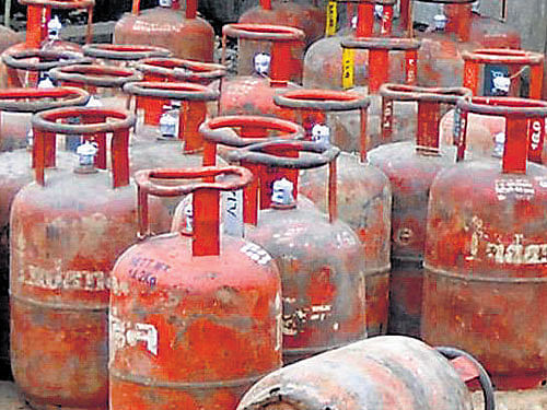 The burden on the government on account of LPG subsidy in the last fiscal was more than Rs 40,000 crore. DH file photo