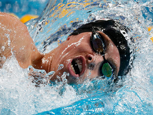 Gregorio Paltrinieri of Italy swims to win gold in the men's 1500m freestyle final at the Aquatics World Championships in Kazan, Russia, August 9, 2015. Reuters Photo.