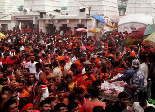 Devotees waiting to pour Ganga jal on Manokamna ling at Baidyanath Dham temple in Deoghar on Wednesday. PTI Photo