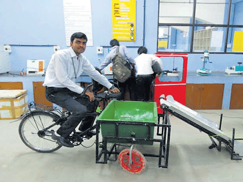 The eco-friendly vehicle that lifts garbage. DH&#8200;PHOTO