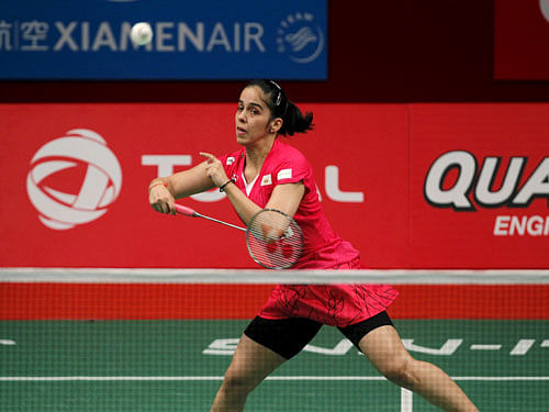India's Saina Nehwal hits a return to Hongkong's Cheung Ngan Yi during their women's single badminton match at the BWF World Championship in Jakarta, August 12, 2015. REUTERS.