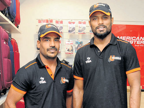 U Mumba's Shabeer Bapu (right) and Jeeva  Kumar during a promotional event on Thursday. DH photo
