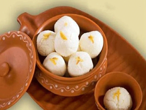 Rosogolla. Image Courtesy Twitter.