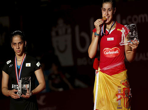 Spain's Carolina Marin and India's Saina Nehwal pose during trophy presentation at BWF World Championships in Jakarta, Indonesia. Reuters photo