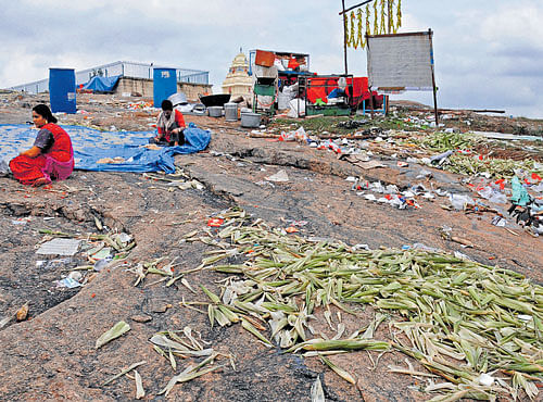MESSY Leaves and bowls strewn all over the stone hill near the Kempegowda Tower and (right) garbage piled up in one of the corners. DH PHOTO