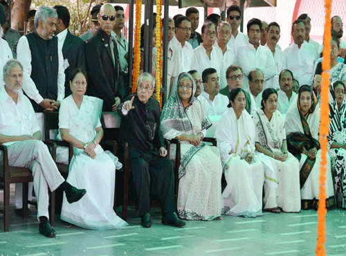 President Pranab Mukherjee, Vice President Mohd. Hamid Ansari, Prime Minister of Bangladesh Sheikh Hasina and other dignitaries during the funeral of First Lady Suvra Mukherjee in New Delhi on Wednesday. PTI Photo