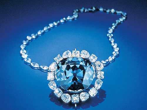 Hope Diamond (Photo courtesy: Smithsonian Institution).