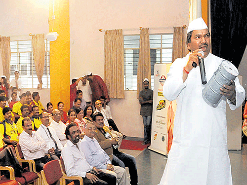 Chief Executive Officer of Mumbai Dabbawalas' Association Pavan Agarwal makes a point during a talk organised by Young&#8200;Indians at Vidyavardhaka College of Engineering in&#8200;Mysuru on Saturday. He elaborated on the history and the style of functioning of the 'lunch box carriers' with the help of a power-point presentation. DH photo