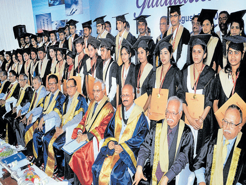 Toppers pose for a group photograph with the dignitaries at the graduation day of&#8200;the&#8200;National Institute of&#8200;Engineering (NIE) in Mysuru on Saturday. President of  Institution of&#8200;Engineers (India) L&#8200;V&#8200;Muralikrishna Reddy, entrepreneur Jay Pullur,  president of NIE Srinath&#8200;Batni, principal G L&#8200;Shekar and others are seen. DH photo