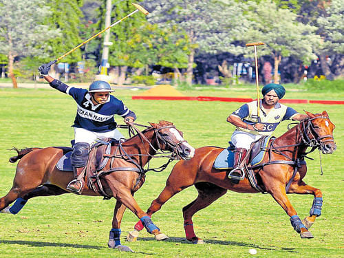 close fight Cdr A P Singh of Indian Navy (left) and ASC's Col N S Khera in action during their polo tie on Sunday. DH photo