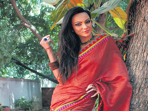 a model wearing a crossover sari.
