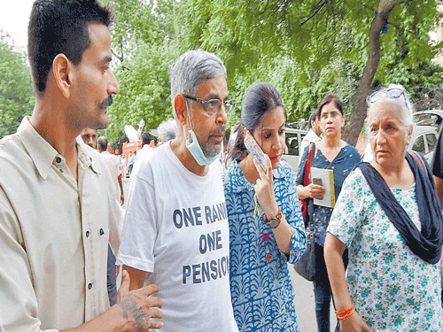 Retired Colonel Pushpendra Singh, on fast-unto-death over the One Rank One Pension issue, is taken to hospital after his health deteriorated, in New Delhi on Monday. PTI