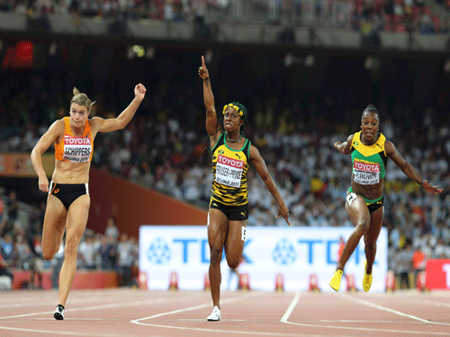 Shelly-Ann Fraser-Pryce of Jamaica (C) celebrates winning the women's 100 metres final ahead of Dafne Schippers of Netherlands (L) who finished second and Veronica Campbell-Brown of Jamaica during the 15th IAAF World Championships at the National Stadium in Beijing, China August 24, 2015. Reuters Photo.