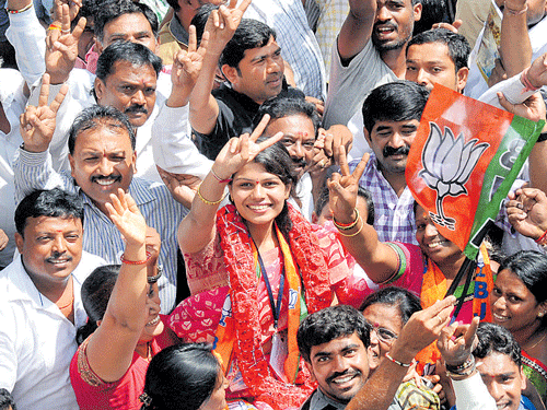 BJP&#8200;candidate R Mahalakshmi celebrates her victory with supporters after she won the BBMP election from Hosahalli ward (No 124) on Tuesday. DH photo