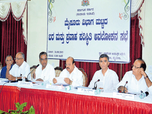 District In-charge Minister V Srinivas Prasad addresses MLAs, MLCs and officials from eight districts in Mysuru on Wednesday. Cooperation Minister H S Mahadev Prasad, Law Minister  T B Jayachandra, Agriculture Minister Krishna Bhyregowda and Urban Development Minister Vinaykumar Sorake look on. DH photo