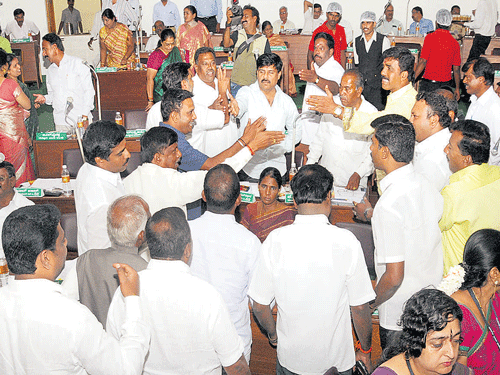 Corporators engaged in an exchange of heated words leading to chaos at the meeting of the Mysore City Corporation council, in Mysuru on Thursday. DH photo