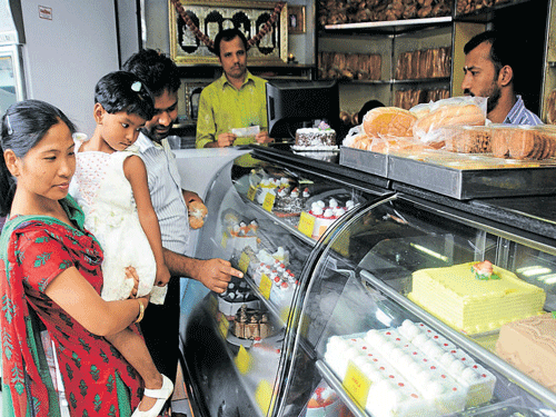 Customers at the bakery. DH PHOTOS BY KISHOR KUMAR BOLAR