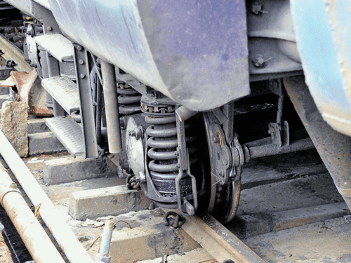 The locomotive wheel of Bhubaneswar-Bengaluru City Prasanti Express, which derailed just after entering platform 3, at the Bengaluru City railway station on Friday. DH PHOTO