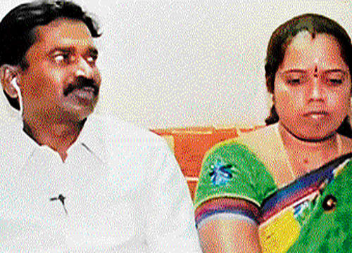 Congress corporator-elect Padmavathi with her husband  Amarnath. dh photo